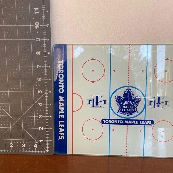 Glass Toronto Maple Leaf Cutting Board - Picture 3 of 4